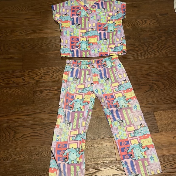 Juniors MONSTERS INC Large PAJAMA SET - Picture 2 of 5